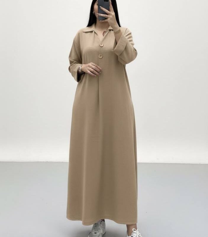 Vestido con botones de satén